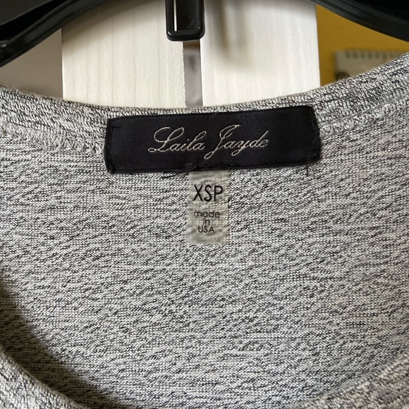 🦋 Stitch Fix Low Cut Gray Criss Cross Blouse Top - Picture 7 of 8